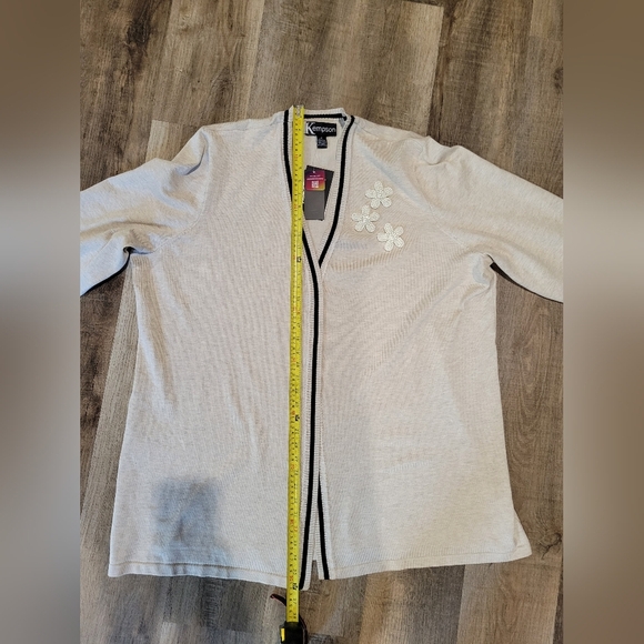 Women's Elegant Cream Cardigan - Picture 11 of 12